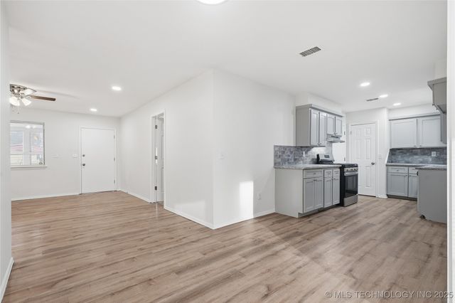 1605 S 125th East Avenue, Tulsa, OK 74128