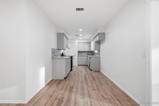 1605 S 125th East Avenue, Tulsa, OK 74128