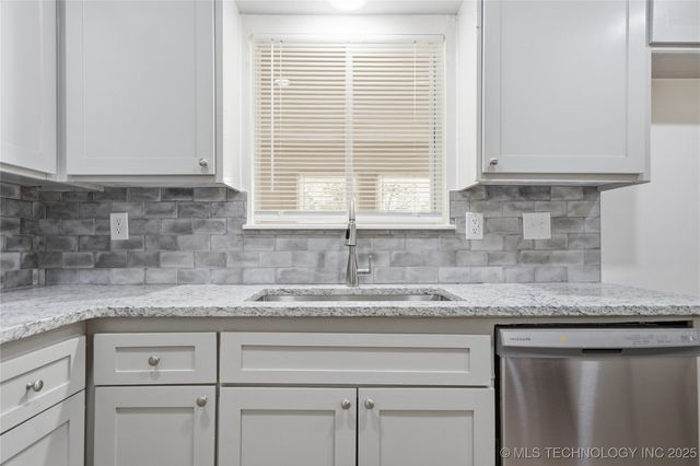 1605 S 125th East Avenue, Tulsa, OK 74128