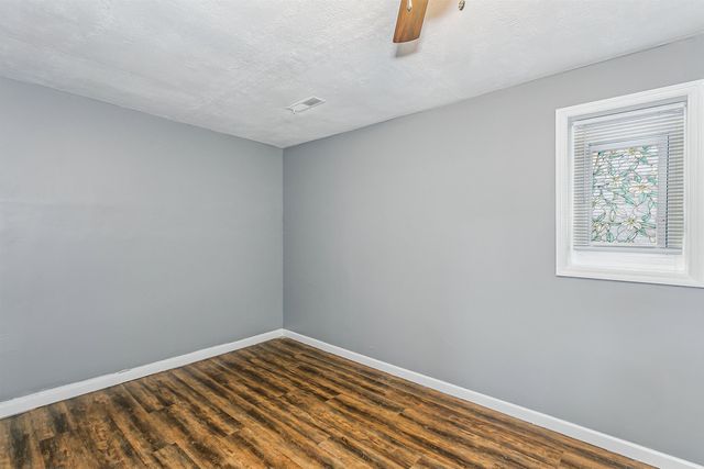 1836 S Laura Ave, Wichita, KS 67211