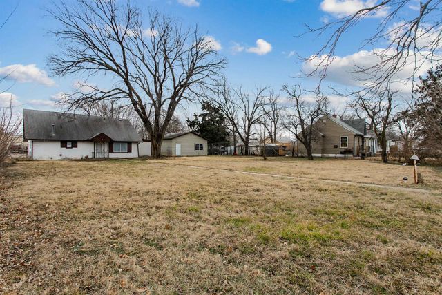 1836 S Laura Ave, Wichita, KS 67211