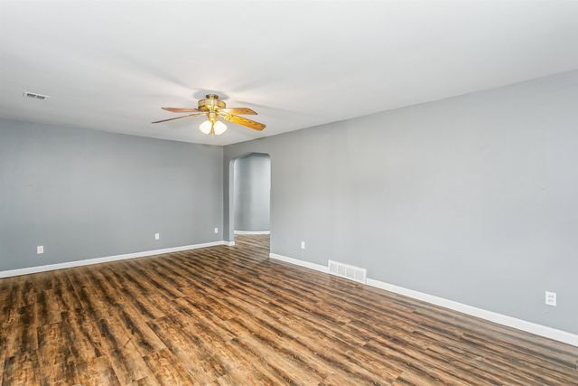 1836 S Laura Ave, Wichita, KS 67211