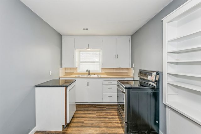 1836 S Laura Ave, Wichita, KS 67211