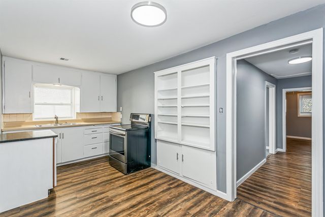 1836 S Laura Ave, Wichita, KS 67211