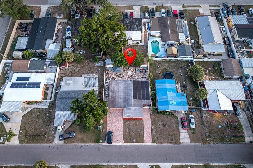 Image 5 of property listing at 6506 SALINE STREET, Tampa, FL 33634