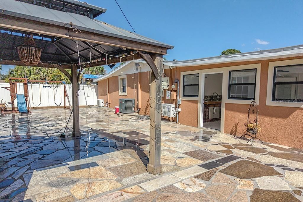 Image 8 of property listing at 6506 SALINE STREET, Tampa, FL 33634