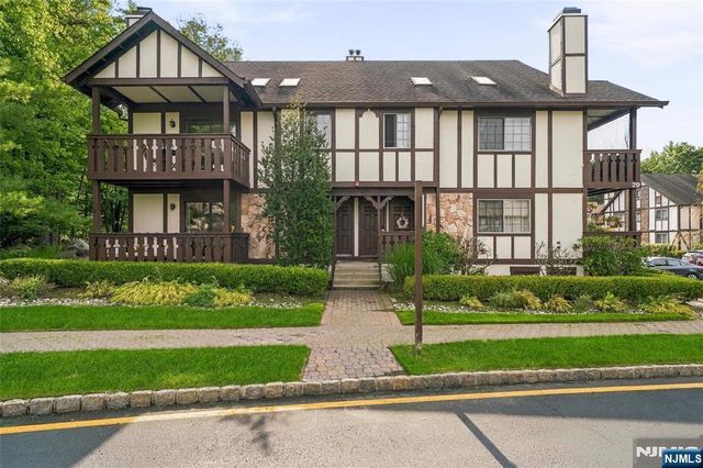 2902 Mark Twain Way, Mahwah, NJ 07430