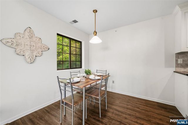 2902 Mark Twain Way, Mahwah, NJ 07430