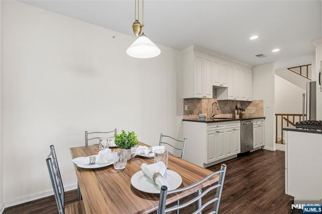 2902 Mark Twain Way, Mahwah, NJ 07430