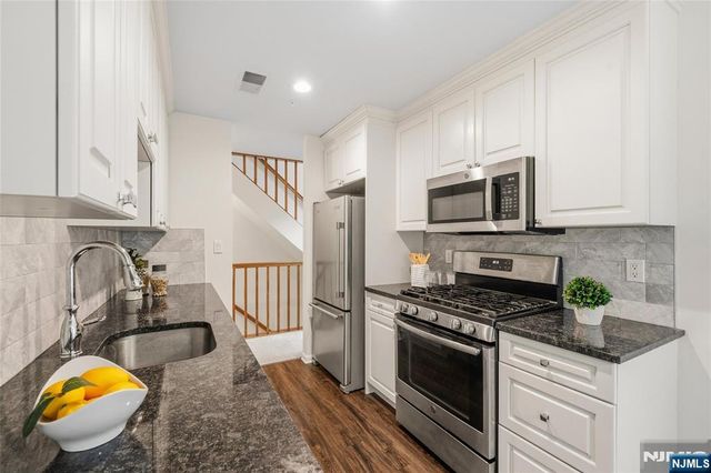 2902 Mark Twain Way, Mahwah, NJ 07430