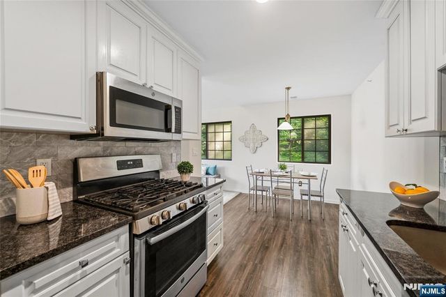 2902 Mark Twain Way, Mahwah, NJ 07430