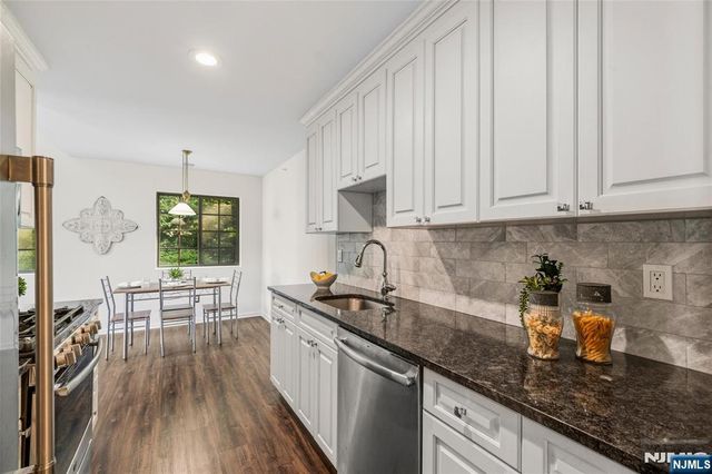 2902 Mark Twain Way, Mahwah, NJ 07430