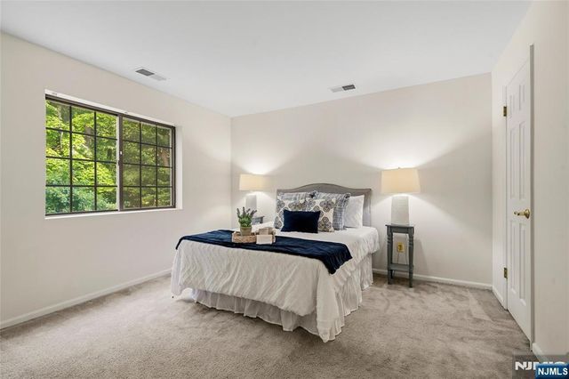 2902 Mark Twain Way, Mahwah, NJ 07430