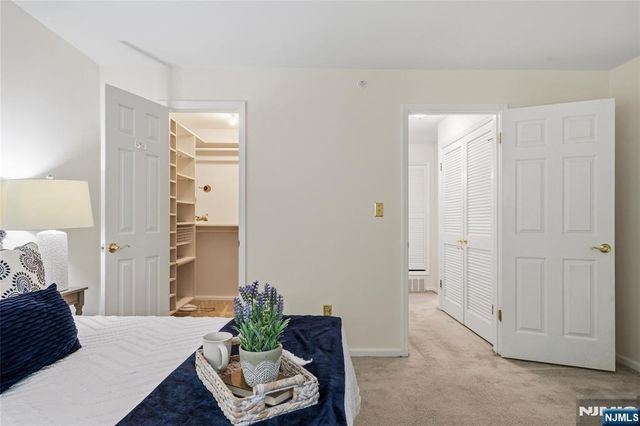2902 Mark Twain Way, Mahwah, NJ 07430