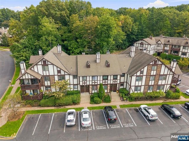 2902 Mark Twain Way, Mahwah, NJ 07430