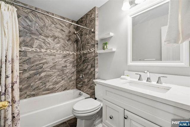 2902 Mark Twain Way, Mahwah, NJ 07430