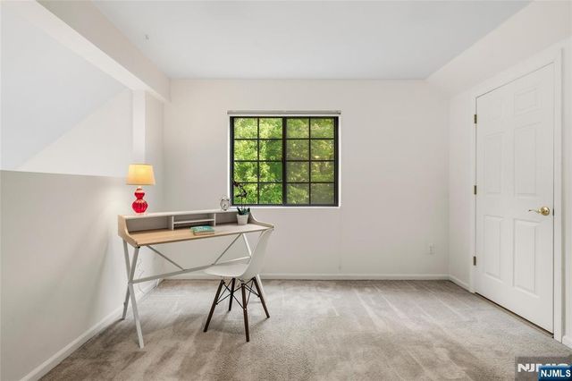 2902 Mark Twain Way, Mahwah, NJ 07430