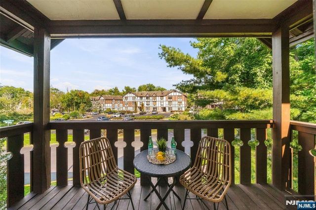 2902 Mark Twain Way, Mahwah, NJ 07430