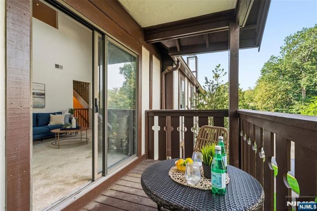 2902 Mark Twain Way, Mahwah, NJ 07430