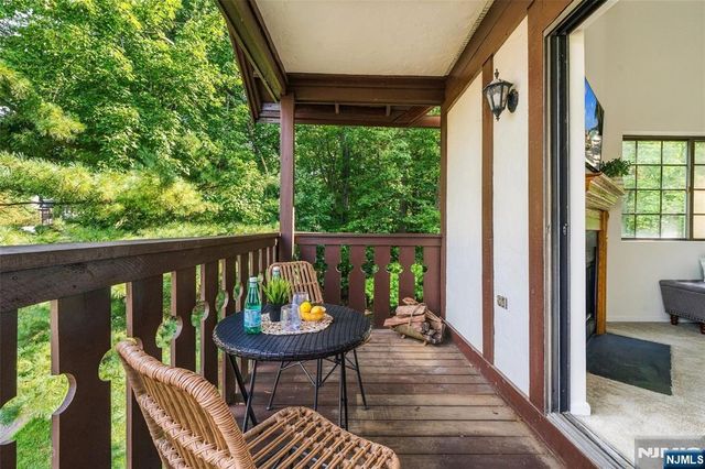 2902 Mark Twain Way, Mahwah, NJ 07430