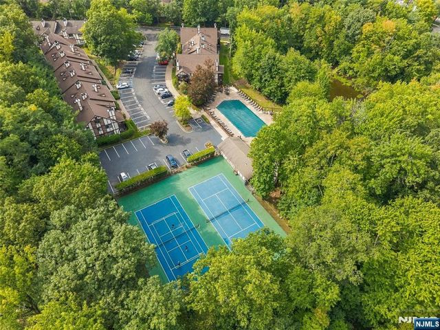 2902 Mark Twain Way, Mahwah, NJ 07430
