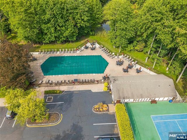 2902 Mark Twain Way, Mahwah, NJ 07430