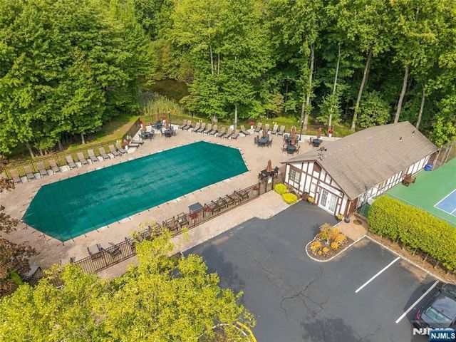 2902 Mark Twain Way, Mahwah, NJ 07430