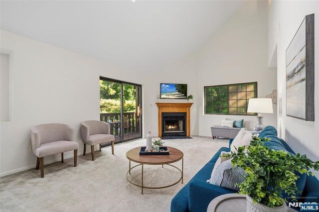 2902 Mark Twain Way, Mahwah, NJ 07430