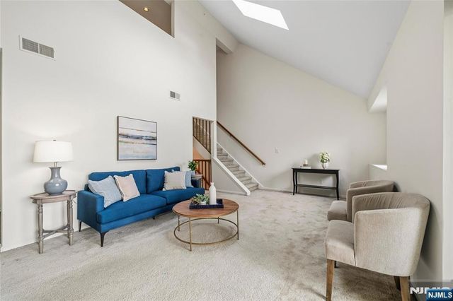 2902 Mark Twain Way, Mahwah, NJ 07430