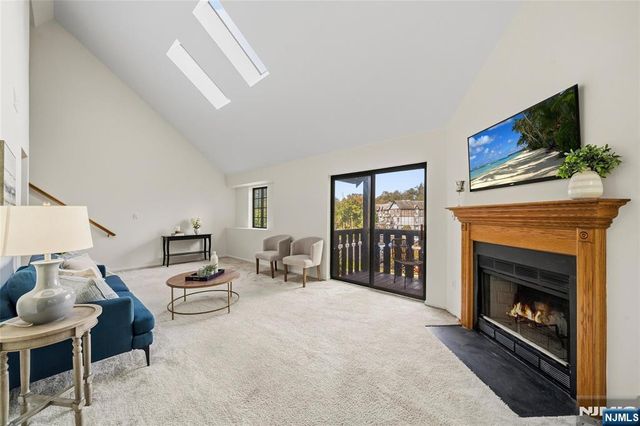 2902 Mark Twain Way, Mahwah, NJ 07430