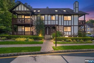 2902 Mark Twain Way, Mahwah, NJ 07430