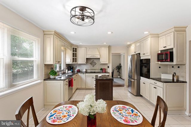 13 CHIMNEY LN, Cherry Hill, NJ 08003