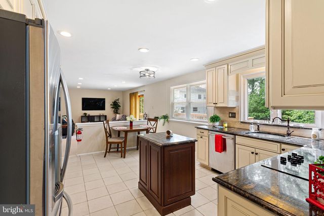 13 CHIMNEY LN, Cherry Hill, NJ 08003