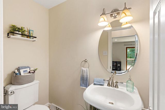 13 CHIMNEY LN, Cherry Hill, NJ 08003