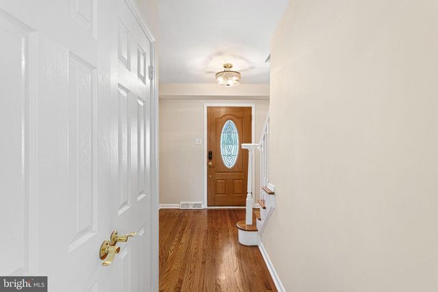 13 CHIMNEY LN, Cherry Hill, NJ 08003