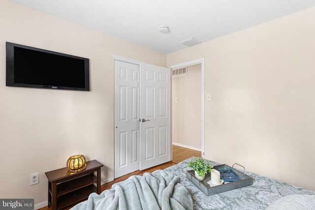 13 CHIMNEY LN, Cherry Hill, NJ 08003