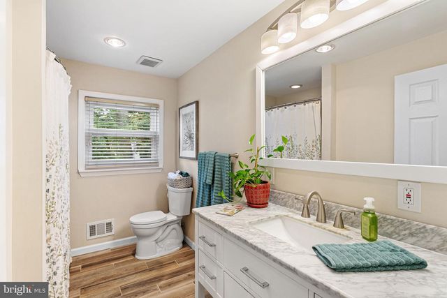 13 CHIMNEY LN, Cherry Hill, NJ 08003