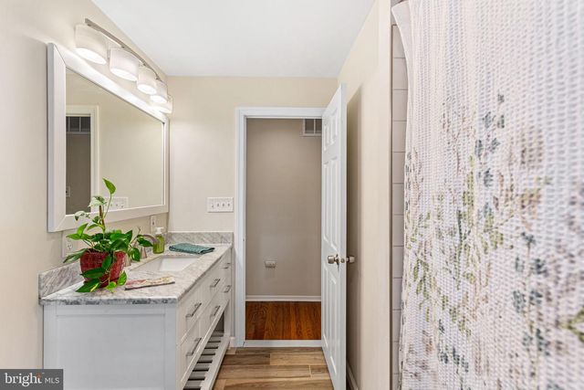 13 CHIMNEY LN, Cherry Hill, NJ 08003