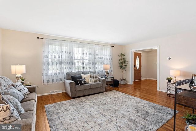 13 CHIMNEY LN, Cherry Hill, NJ 08003