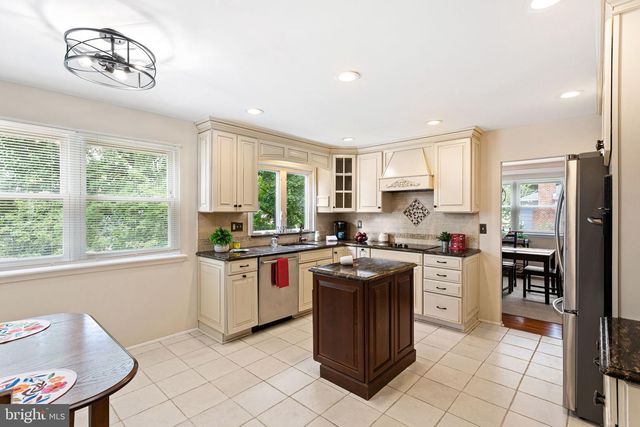 13 CHIMNEY LN, Cherry Hill, NJ 08003