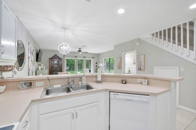 13804 Creston Place, Wellington, FL 33414