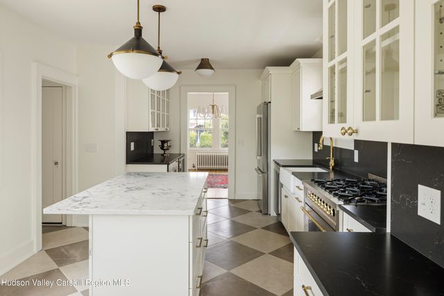 2 Jenkins Parkway, Hudson, NY 12534