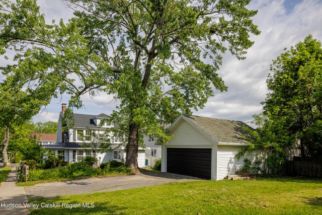 2 Jenkins Parkway, Hudson, NY 12534