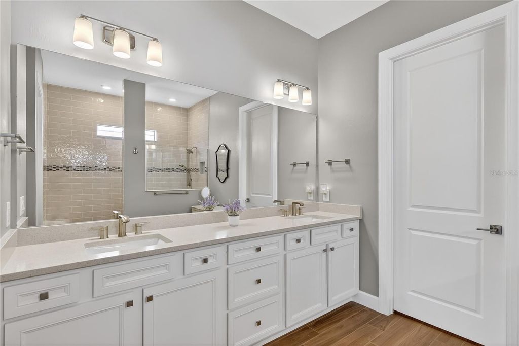 Image 27 of property listing at 5470 SILVERSIDE PINE COURT, Lakewood Ranch, FL 34211