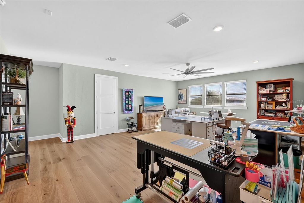 Image 30 of property listing at 5470 SILVERSIDE PINE COURT, Lakewood Ranch, FL 34211