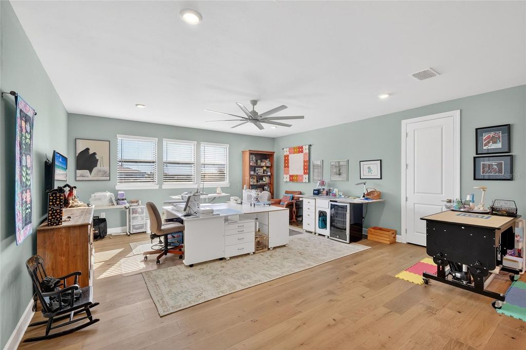 Image 31 of property listing at 5470 SILVERSIDE PINE COURT, Lakewood Ranch, FL 34211