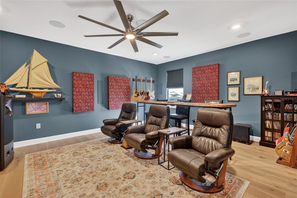 Image 33 of property listing at 5470 SILVERSIDE PINE COURT, Lakewood Ranch, FL 34211