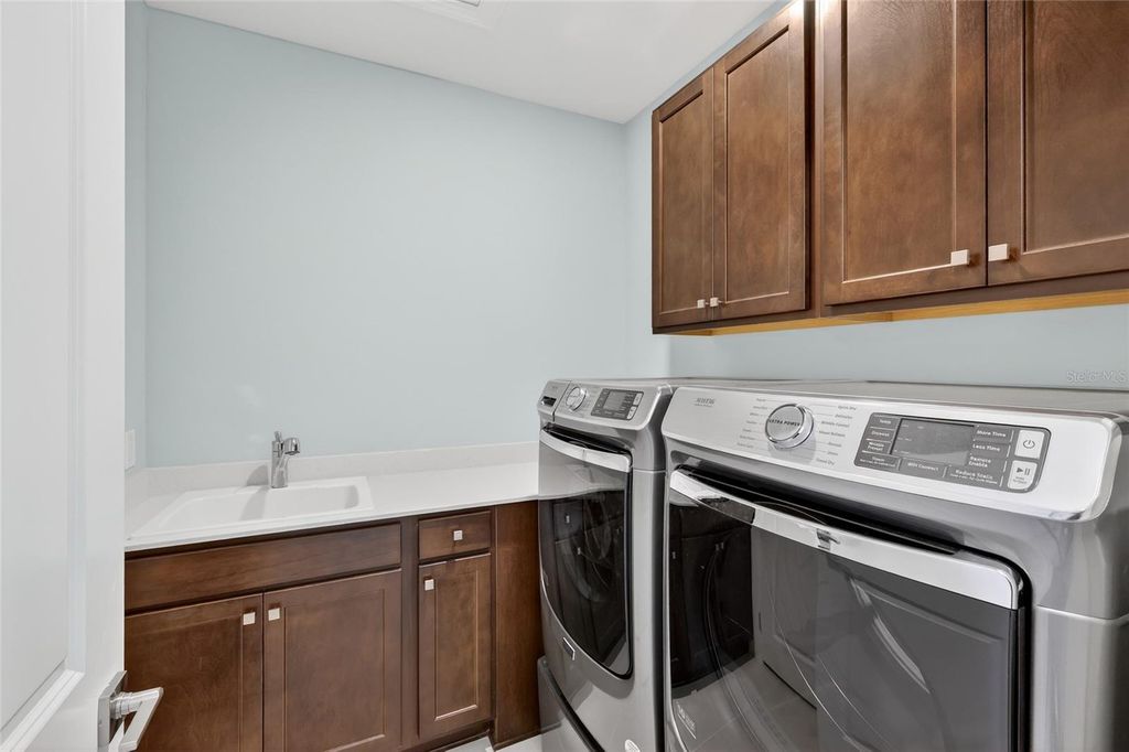 Image 35 of property listing at 5470 SILVERSIDE PINE COURT, Lakewood Ranch, FL 34211