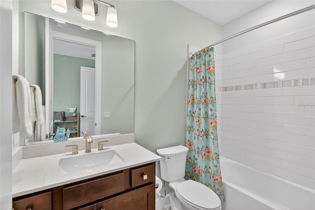 Image 47 of property listing at 5470 SILVERSIDE PINE COURT, Lakewood Ranch, FL 34211