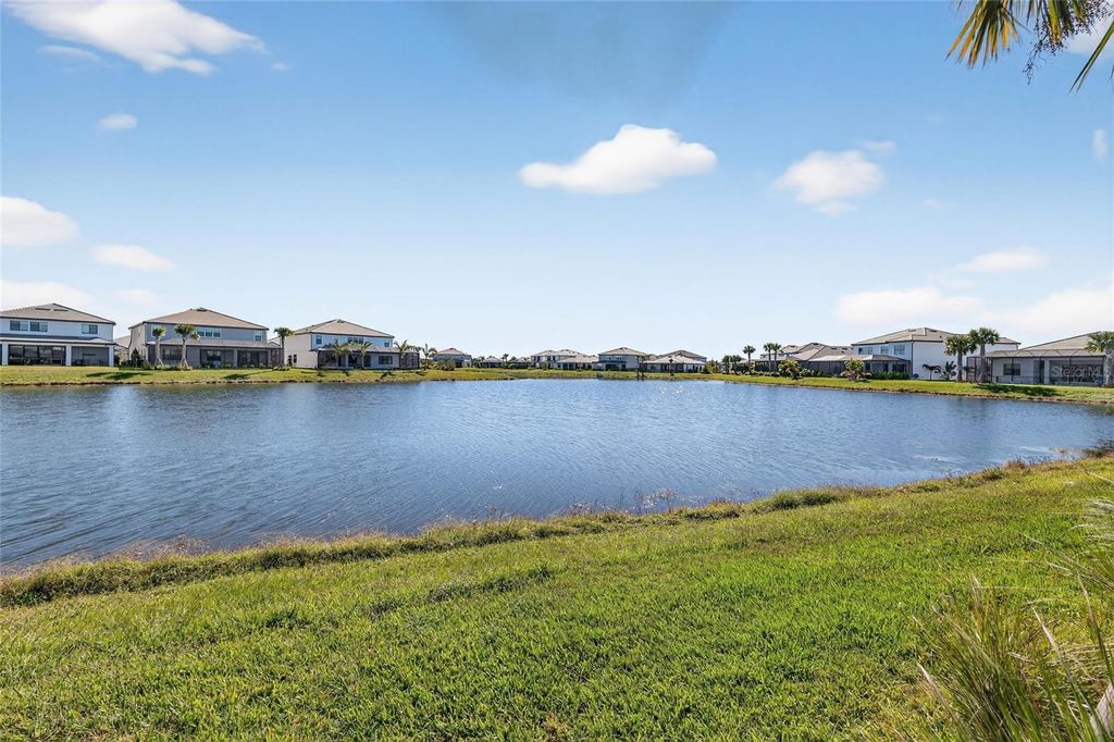 Image 58 of property listing at 5470 SILVERSIDE PINE COURT, Lakewood Ranch, FL 34211
